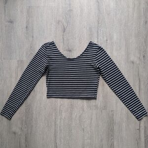 Cropped Long-sleeved White and Black Striped Shirt